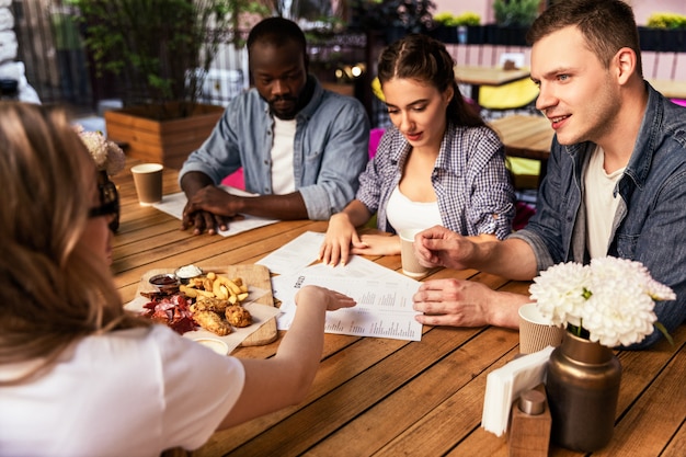 Discover these 15 Simple Strategies to Keep Your Wallet Happy While Dining Out!
